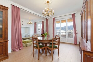 Dining - Classic French & Modern Comfort in Cannes (Cannes)