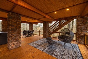 Interior - Cloud 9 Treehouse - Hot Tub, Private,Hocking Hills (Logan)