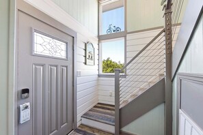 Interior - Sojourn Porpoise Delight Oceanfront Saltwater Pool (Corolla)