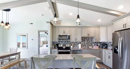 Sojourn Porpoise Delight Oceanfront Saltwater Pool