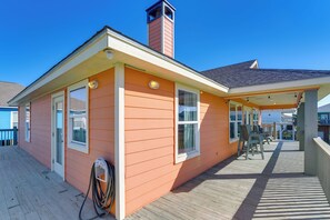 Terrace/patio - Walk to Shore: Group Getaway in Crystal Beach! (Crystal Beach)