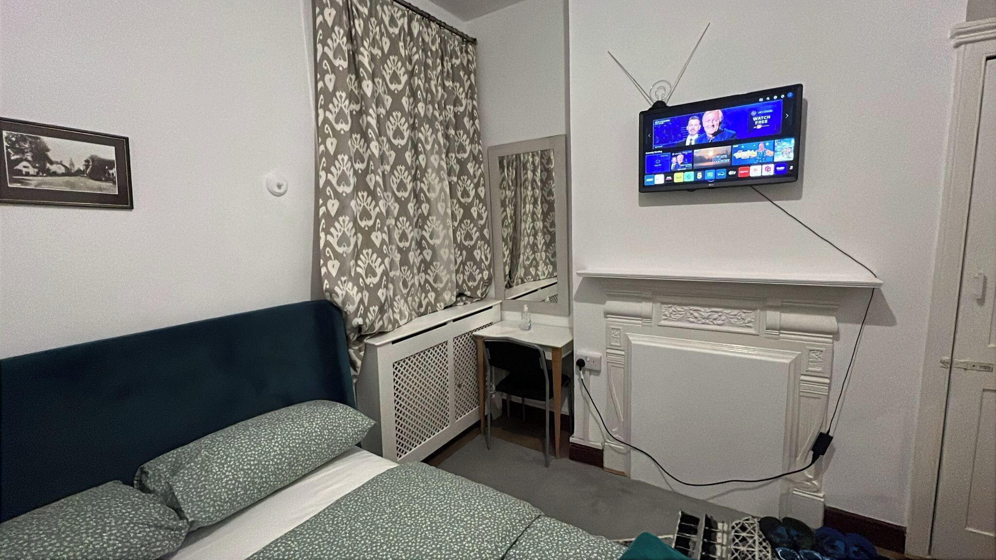 4 bedrooms, iron/ironing board, free WiFi, bed sheets