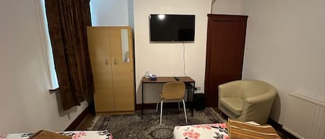 4 bedrooms, iron/ironing board, free WiFi, bed sheets