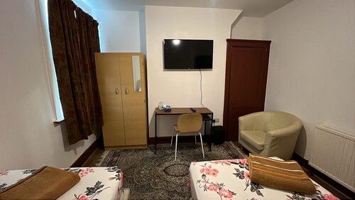 House - Sleeps 10 - Honor Oak Park Station 2 Mins Walk