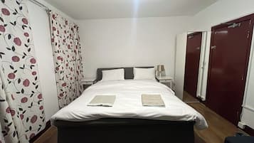 4 bedrooms, iron/ironing board, free WiFi, bed sheets