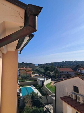 Property grounds - Charming One-Bedroom apartment, Parking Included (Premantura)