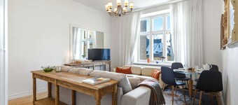 Quiet Courtyard | Design District | 200m tram/bus