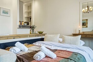 1 habitación, tabla de planchar con plancha, wifi y ropa de cama 