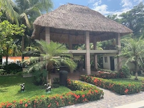 المنطقة المحيطة بالمنشأة