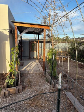 المنطقة المحيطة بالمنشأة