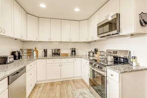 Fridge, microwave, stovetop, dishwasher