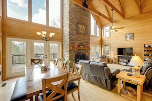 TV, fireplace, video games, books - Blue Ridge Retreat: Epic Game Room & Luxe Hot Tub (Blue Ridge)