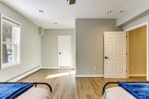 3 bedrooms, desk, iron/ironing board, travel crib