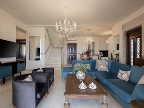 Living room - Gorgeous Villa for 8 Guests in Chania (Kissamos)