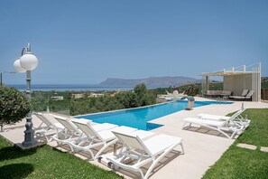 Villa | Pool | Inomhuspool och utomhuspool