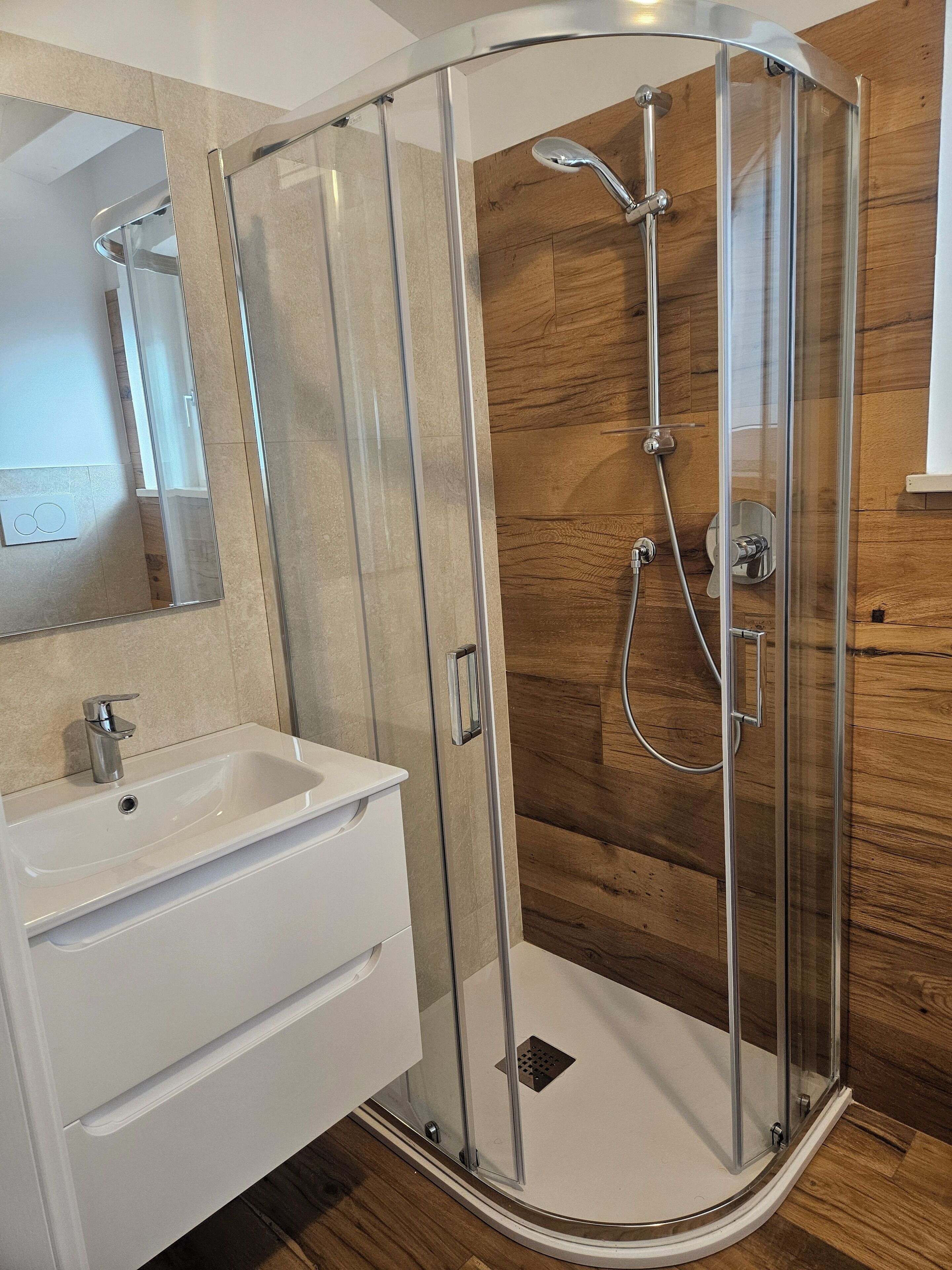 Doccia, asciugacapelli, bidet, asciugamani
