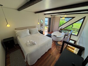 Chambre quadruple, balcon | Accès au Wi-Fi (inclus)