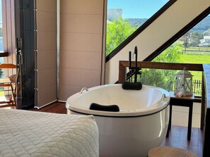 Chambre quadruple, balcon | Accès au Wi-Fi (inclus)