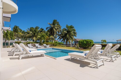 Luxury Beachfront Home: Pool, Large Groups, Boat, Water Sports