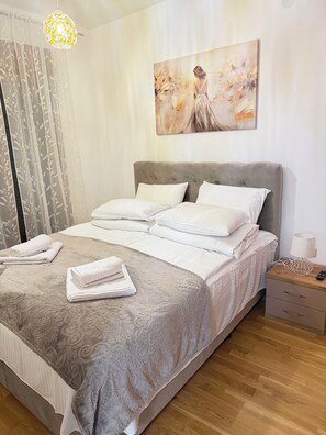 Deluxe Apartment, Balcony, Mountain View