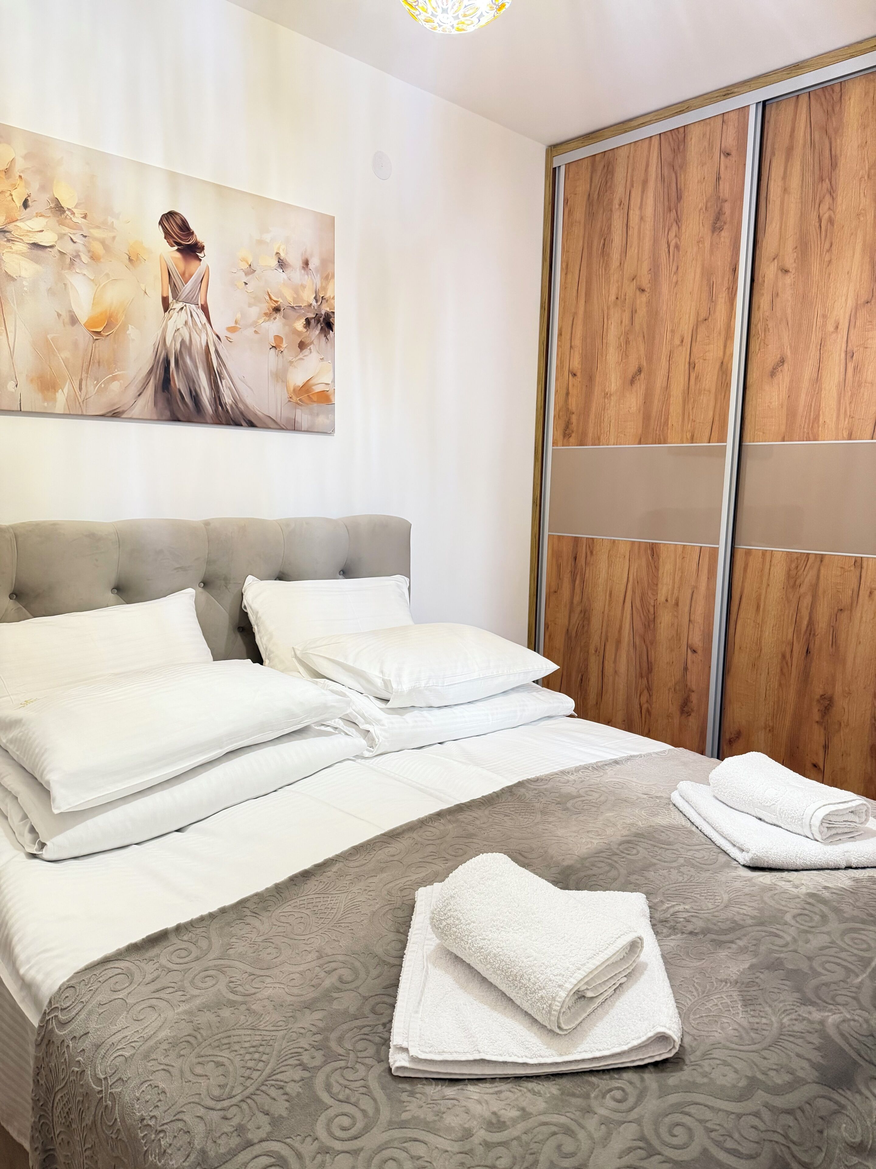 ดีลักซ์อพาร์ทเมนท์, ระเบียง, วิวภูเขา