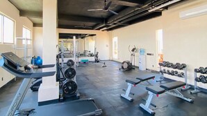 A gym with cardio equipment, weightlifting stations, and mirrors. - Deluxe studio in downtown Tulum with pool, rooftop and gymnasium (Tulum)