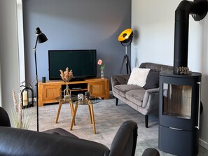 Smart TV, fireplace, books - Modern oasis of peace at the national park: nature, beach & Zingst - for 2 with dog (Zingst)
