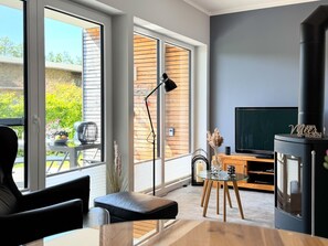 Smart TV, fireplace, books - Modern oasis of peace at the national park: nature, beach & Zingst - for 2 with dog (Zingst)
