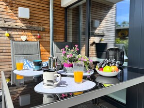 Outdoor dining - Modern oasis of peace at the national park: nature, beach & Zingst - for 2 with dog (Zingst)