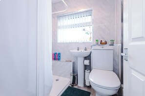 Hair dryer, towels - Snug 3BR House | Contractors | Parking | Pool Table (Rolleston-on-Dove)