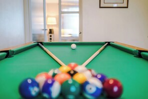 Games room - Snug 3BR House | Contractors | Parking | Pool Table (Rolleston-on-Dove)