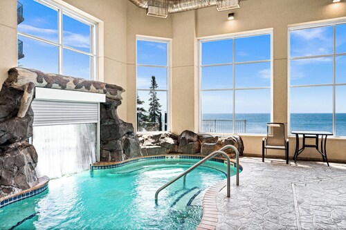 Ski Lodge Executive Suite w/pool & hot tub
