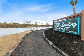 Property grounds - Cozy Camper with Canal access (Cross)
