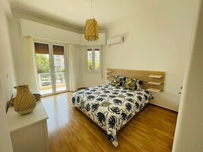 3 bedrooms, iron/ironing board, WiFi, bed sheets - Family, Sunny safe & cozy choice 1 Km Athens 3 bedrms, 120 sq.m  1300 sq.ft 1st (Kesariani)
