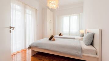3 bedrooms, iron/ironing board, WiFi, bed sheets