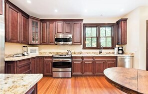 Microwave, oven, stovetop, dishwasher - 2-bed 2-bath historic home in Newport, Rhode Island (Newport)