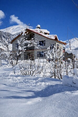 Exterior - Welcome to Golden Grove – your peaceful escape where comfort meets nature.” (Manali)