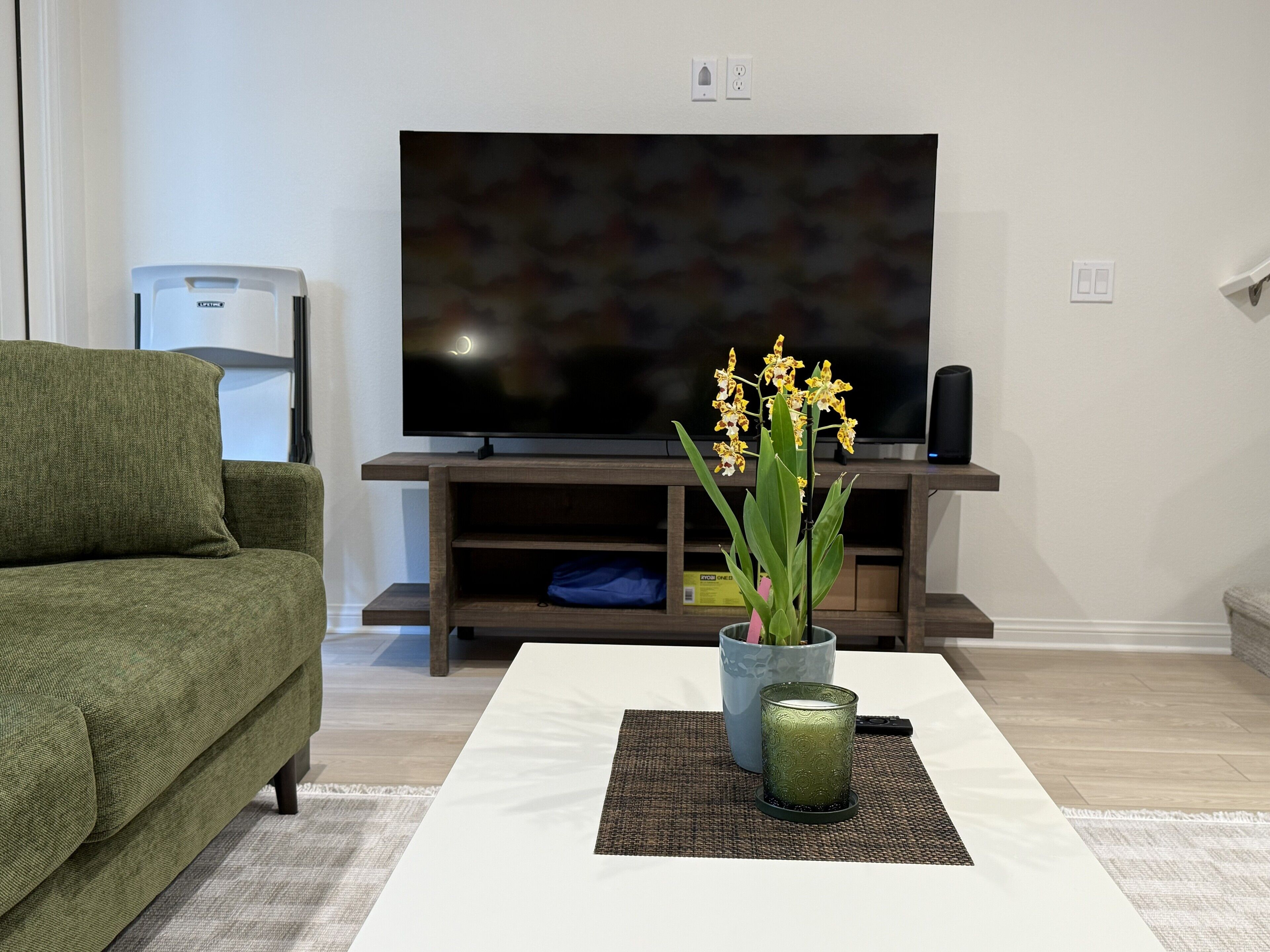 Furnished 3br/3ba Brand New Anaheim Condo Move-in Ready & Utilities Included - Anaheim, CA