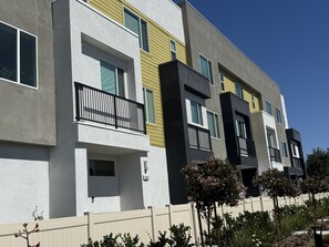 Exterior - Furnished 3BR/3BA Brand New Anaheim Condo Move-In Ready & Utilities Included (Anaheim)