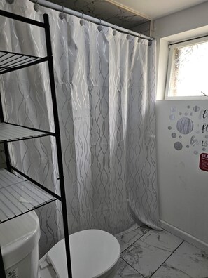 Towels, soap, toilet paper - Perfect 2-bedroom apartment with AC in soothing Irvington. Spacious living room. (Irvington)