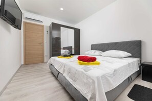 3 bedrooms, free WiFi - Holiday house VILLA GEORGE with heated pool (Hlapa)