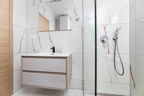 Hair dryer, towels - Holiday house VILLA GEORGE with heated pool (Hlapa)