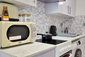 Private kitchen - Uxbridge Studio – Private Driveway Parking (London)