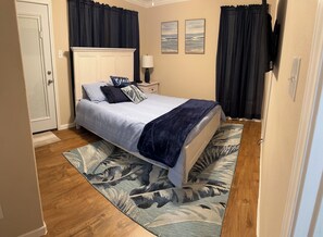 Room - 3-bedroom house in quaint Corpus Christi with AC comfort (Corpus Christi)