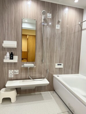 Shower, hair dryer, bidet - Akikawa Koshi 11 | 15 min to TSMC | Entire Hinoki 4LDK House | Up to 6 Guests (合志市)