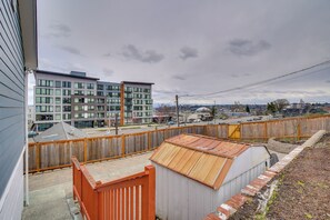 Property grounds - Easy Access to Dtwn Tacoma! Stylish Couple's Condo (Tacoma)