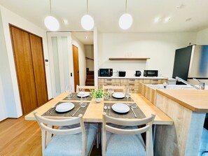 Dining - Akikawa Koshi 9 | 15 mins to TSMC | Steel-Frame 4BR | Up to 5 Guests (合志市)
