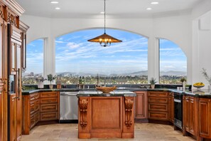 Private kitchen - Luxury Pacific Beach Hilltop Rooftop Deck, Pool, 14-Person Hot Tub, 6BR/5BA (San Diego)