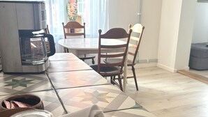 A dining area with a coffee maker, a table with a patterned tablecloth, chairs, and a chandelier. - Charming accommodation near station - 11 minutes to Liseberg (Västra Götalands län)