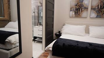 Corner King Suite: 127-F | Premium bedding, down duvets, pillow-top beds, individually decorated